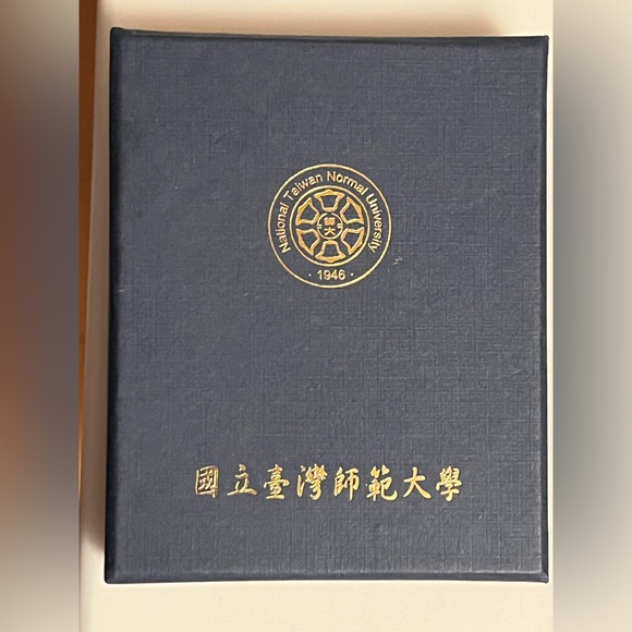 National Taiwan Normal University (NTNU) Box of 4 Magnets (2-5/8โ x 3-3/8โ each) - Picture 8 of 15